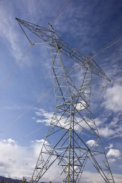 電気力のタワー — ストック写真