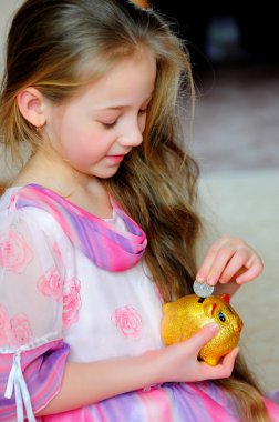 bir madeni para kutusu ile kız