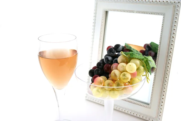 Isolierte Trauben im Glas — Stockfoto