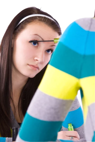 Teenager schminkt sich — Stockfoto