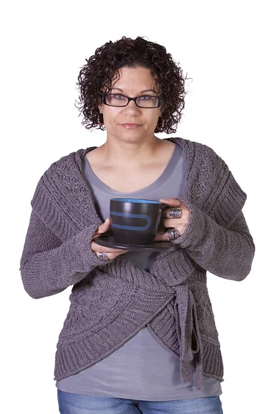 Γυναίκα που πίνει καφέ στέκεται — Φωτογραφία Αρχείου