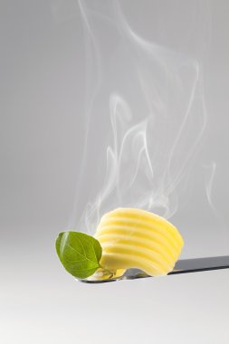 tereyağı curl bıçak üzerinde