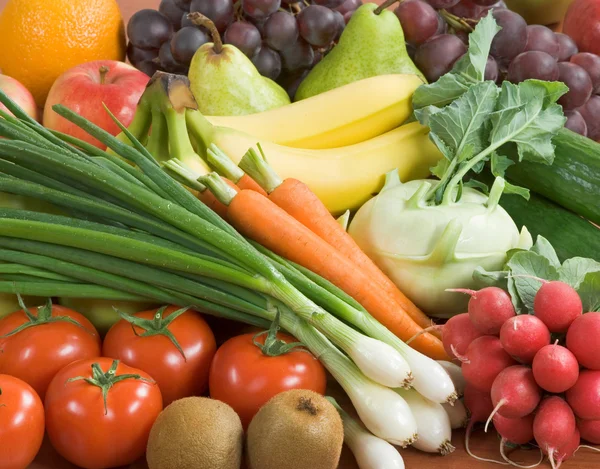 Assortimento di ortaggi freschi e frutta — Foto Stock