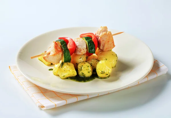 stock image Chicken skewer with potatoes