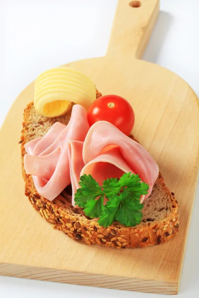 Jambonlu ekmek. — Stok fotoğraf