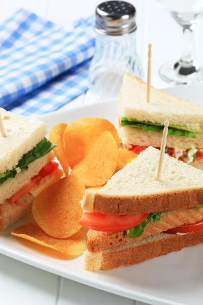 Vegetable Sandwiches and crisps — Stock Photo, Image