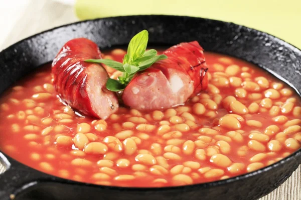 Beans in tomato sauce and sausage — Stock Photo, Image