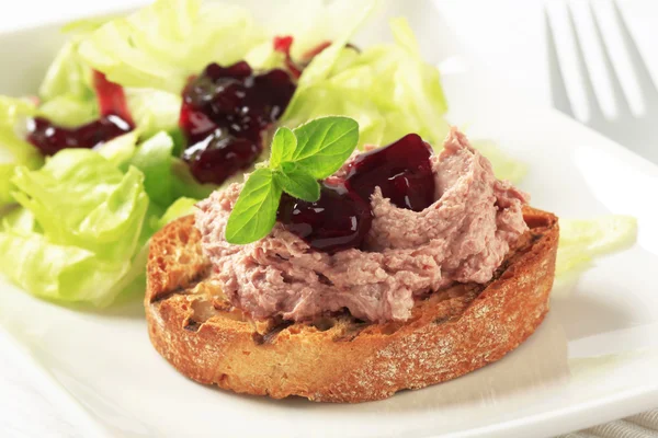 Toasted bread and pate — Stock Photo, Image