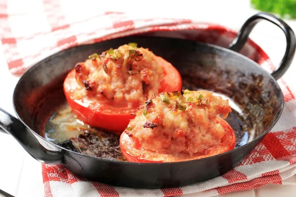 Tomates rellenos de carne molida — Foto de Stock