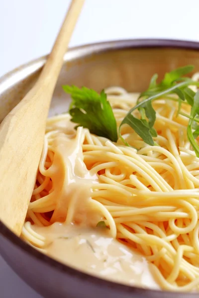 Spaghetti and creamy sauce — Stock Photo, Image