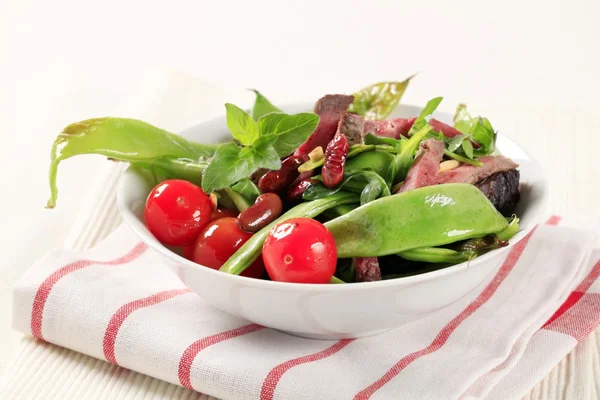 Vegetable salad with strips of beef — Stock Photo, Image