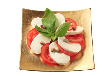 Caprese salatası