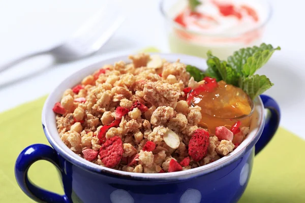 Strawberry granola cereal — Stock Photo, Image