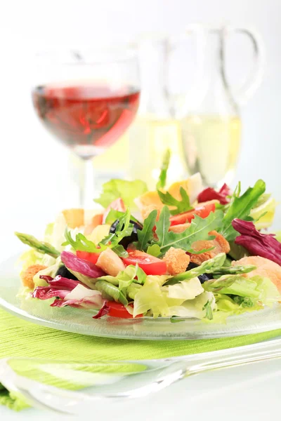 Hühner- und Gemüsesalat — Stockfoto