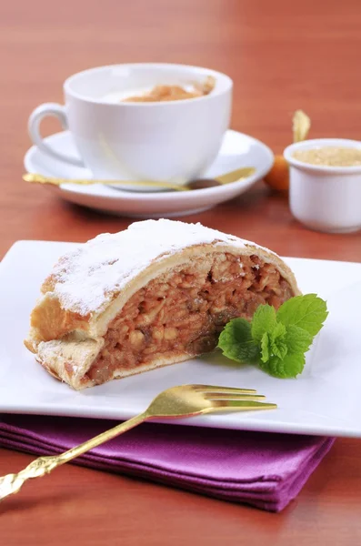 Apple strudel — Stock Photo, Image