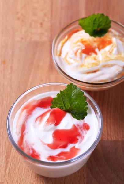 Yogurt or quark with jelly — Stock Photo, Image