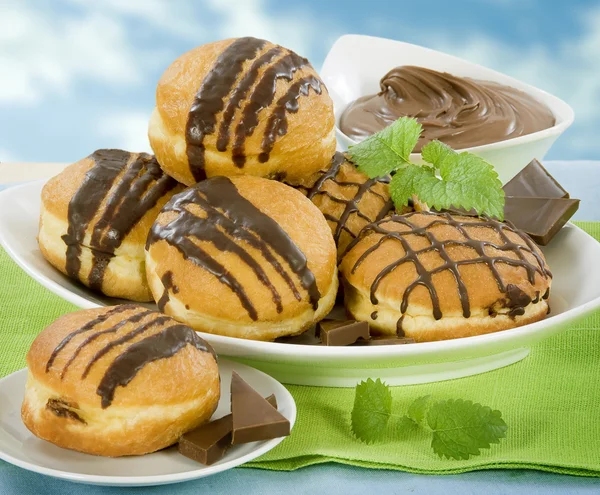 Chocolade gevulde donuts — Stockfoto
