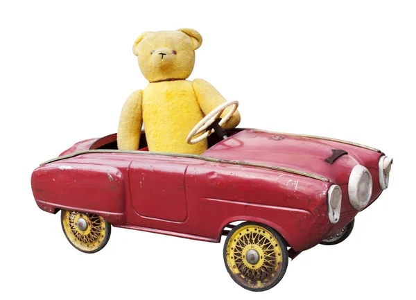 Urso de pelúcia velho em um carro de brinquedo vintage — Fotografia de Stock