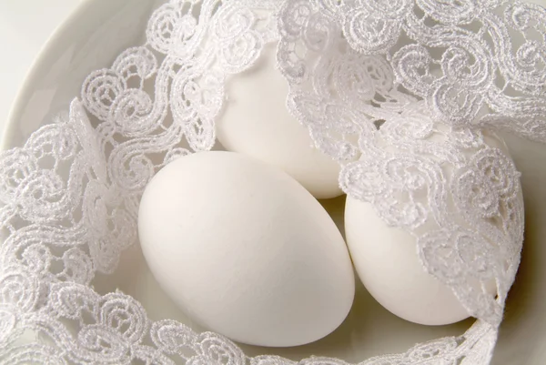 Huevos blancos como la nieve y encaje —  Fotos de Stock