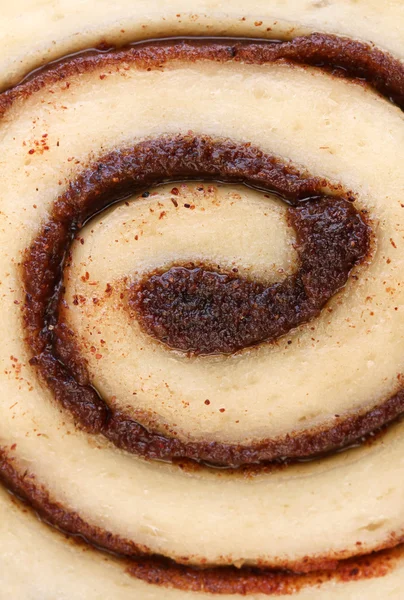 Macro of cinnamon bun swirl with selective focus on center. — Stock Photo, Image