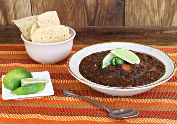 新鮮なライムの黒豆スープ — ストック写真