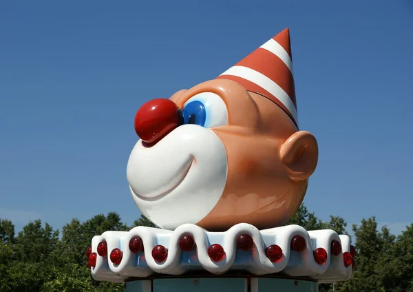 Beeldje grappige clown met rode neus — Stockfoto