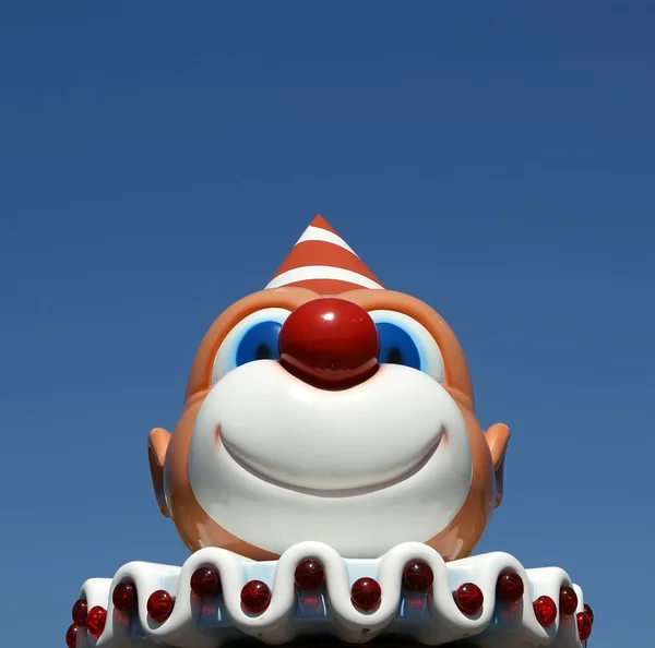 Figura payaso divertido con nariz roja — Foto de Stock