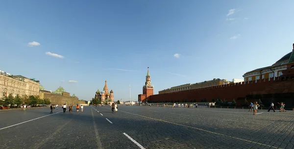 Plac Czerwony w letni dzień, panorama. Moscow, Federacja Rosyjska — Zdjęcie stockowe