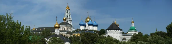 Architektonický celek trojice Sergeje lávře sergiev Posadu. Panorama — Stock fotografie