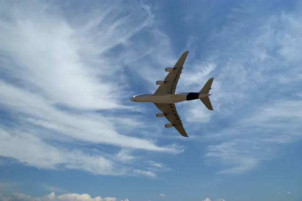 Biggest airplane in flight. Airbus А-380 — Stock Photo, Image