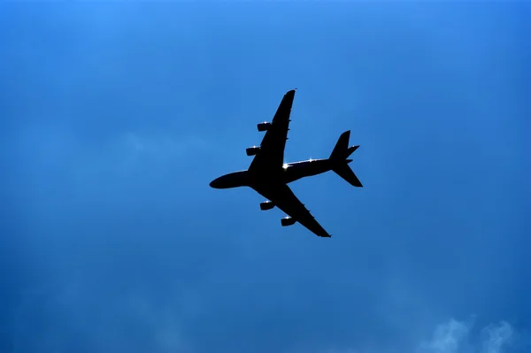 Största flygplan under flygning. Airbus?-380 — Stockfoto