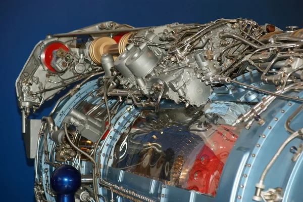 Деталі великого реактивного двигуна, переглянуті знизу — стокове фото