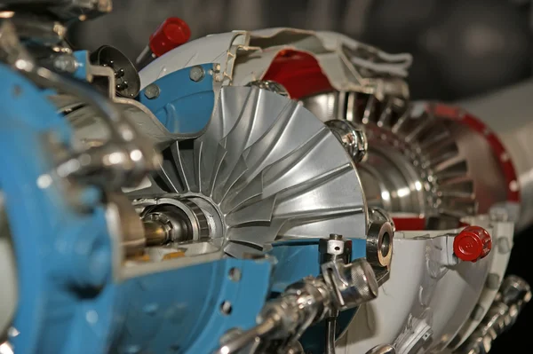 Velký tryskový motor detail zobrazen zdola — Stock fotografie