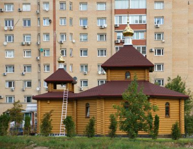 kan tüm azizler şaşaalı onuruna kilise