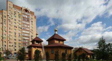 kan tüm azizler şaşaalı onuruna kilise