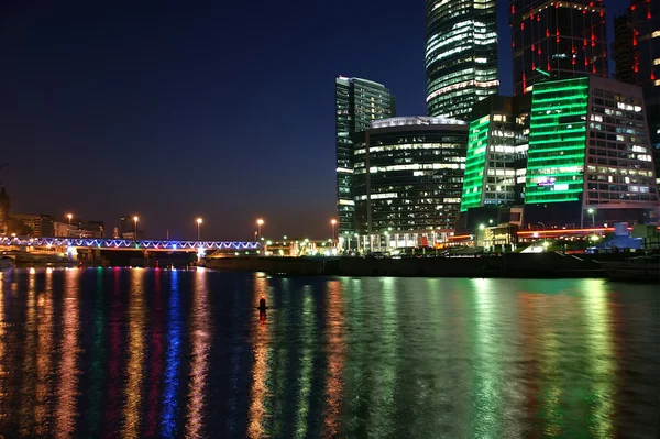 Wolkenkratzer internationales Geschäftszentrum (Stadt) bei Nacht — Stockfoto