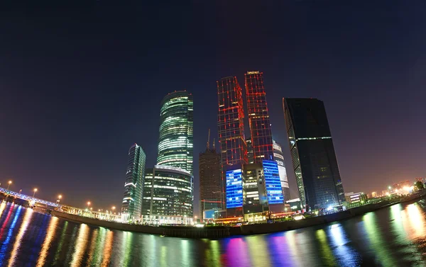 Панорама центру міжнародного бізнесу в нічний час, Москва, Росія — стокове фото