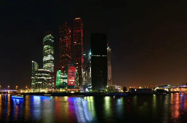 Panoráma a nemzetközi üzleti központ éjjel, Moszkva, Oroszország — Stock Fotó