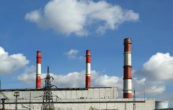 石炭燃焼発電所のパイプ — ストック写真