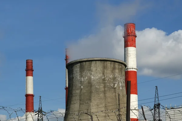 Rury elektrowni spalania węgla — Zdjęcie stockowe