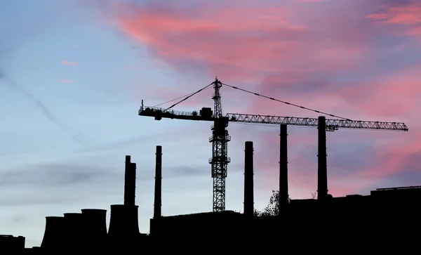 Het silhouet van het industrieterrein van de stad — Stockfoto