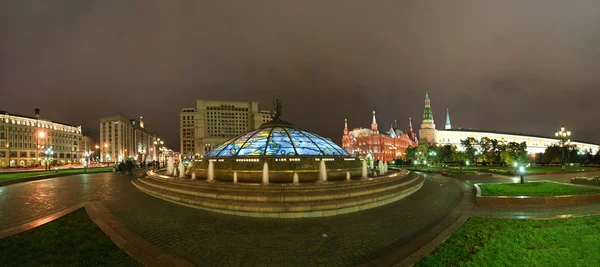 Panorama Manege Square på natten, Moskva, Ryssland — Stockfoto
