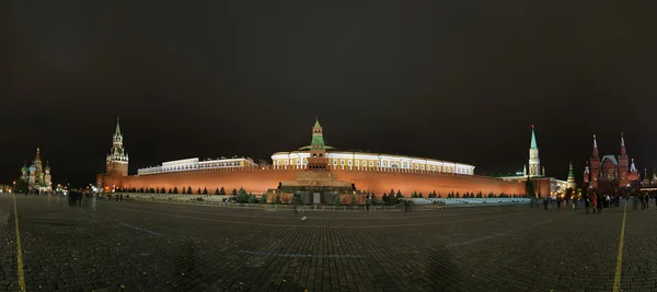 晚上红色正方形的全景。莫斯科，俄罗斯 — 图库照片
