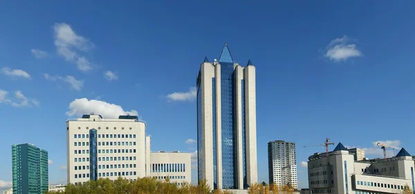 Hightech stijl gebouw. Panorama. — Stockfoto