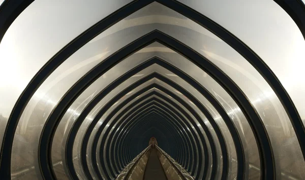 モダンなガラスのトンネル。アーキテクチャの抽象化 — ストック写真