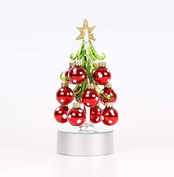 Vánoční strom zdobí červené koule — Stock fotografie