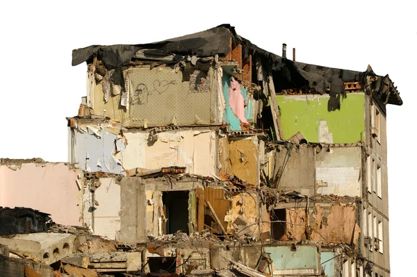 Vernietigd het oude huis. geïsoleerd op witte achtergrond — Stockfoto