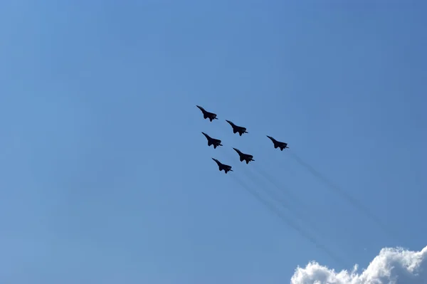 Modern savaş Fighters uçuş — Stok fotoğraf
