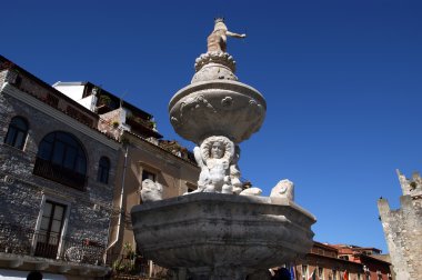 dar steets ve tarihi binaların taormina, Sicilya, İtalya