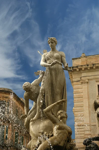 Artemide fontána. Syrakusy, Sicílie, Itálie — Stock fotografie